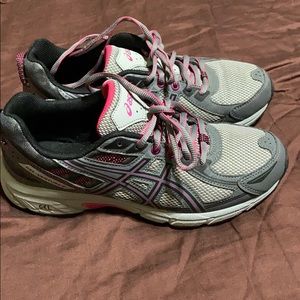 Asics Gel Brand Running Shoe. EUC!